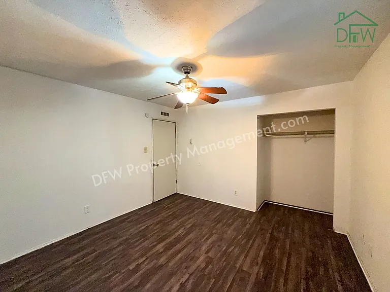 1233 Steinburg Ln — Photo 5