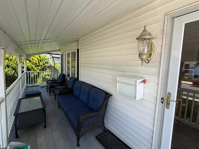 415 N Harvard Ave — Photo 2