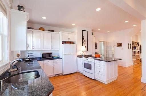 4th image of 14 Ibbetson St #1
