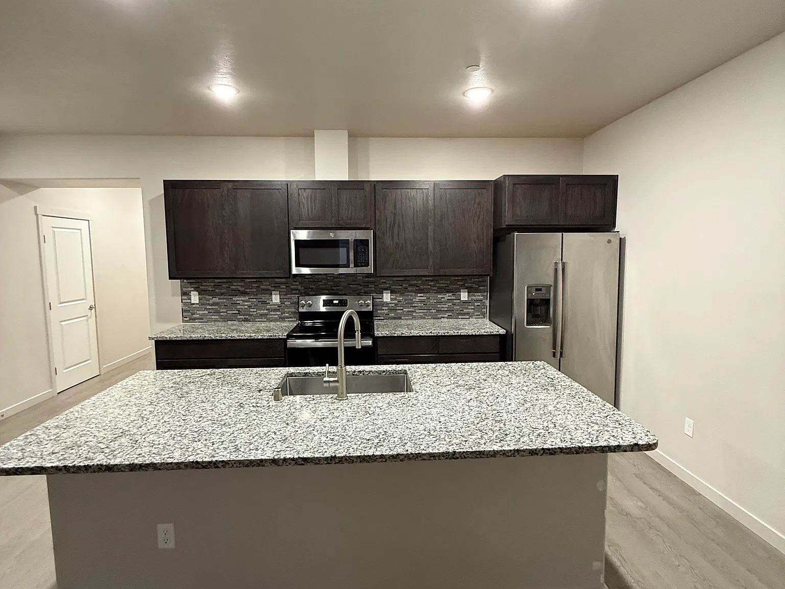 3 bed, 2.5 bath, 1560 sqft, $2,050 — Photo 3
