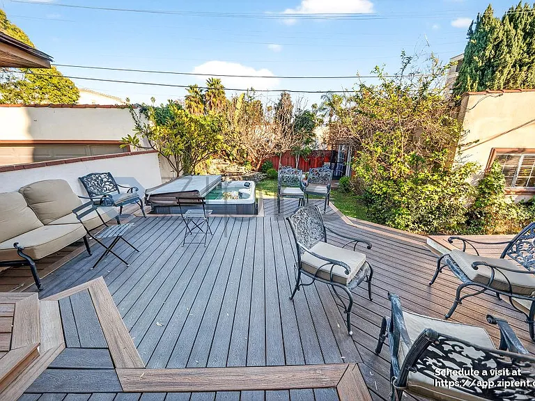 138 N Hamel Dr — Photo 29
