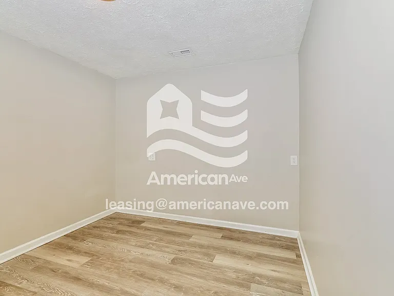 1493149_011_wm_-_bedroom_13427574.jpg