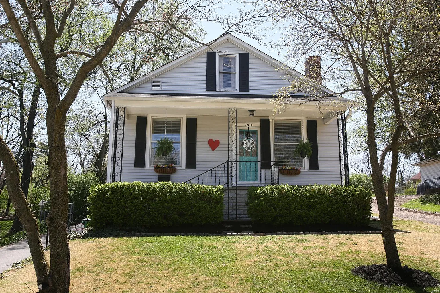450 Oak St photo 1