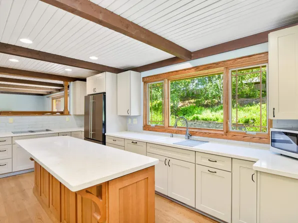 10909 Girard Curv, Bloomington, MN 55431