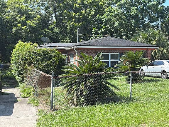 2nd image of 430 W 36th St