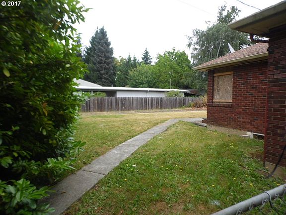 5th image of 2114 NE 49th St