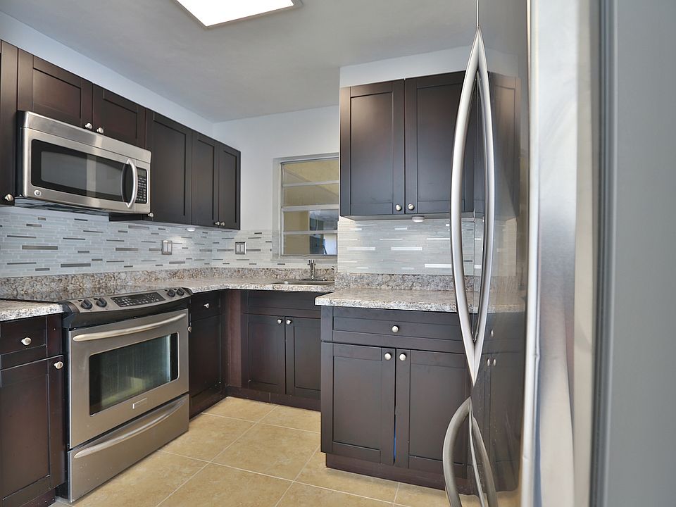 1st image of 870 NW 87th Ave APT 206