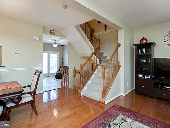 3rd image of 6307 Meadow Glade Ln