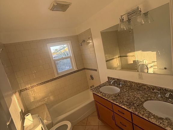 4th image of 9604 Greenleaf Ave