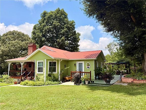 4th image of 214 Horseshoe Cir