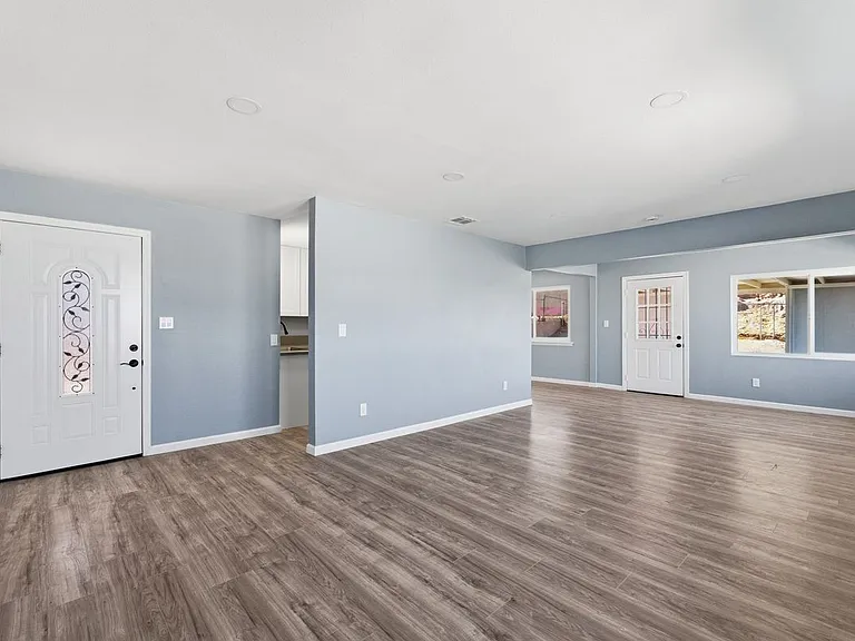 937 Elizabeth St — Photo 14