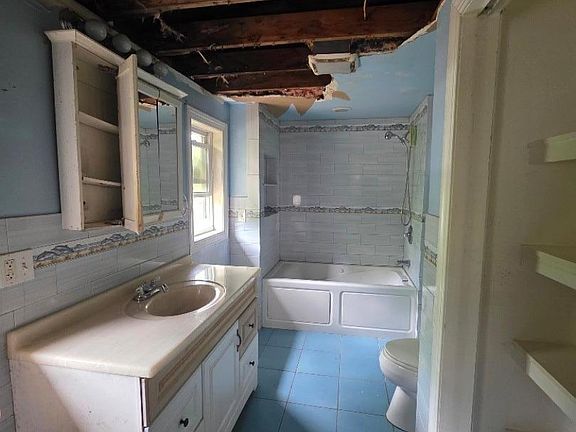 4th image of 11 Oak St