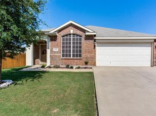9009 Dry Creek Dr, Fort Worth, TX 76244