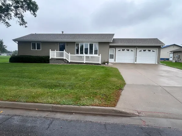 708 W Walnut St, Parkston, SD 57366
