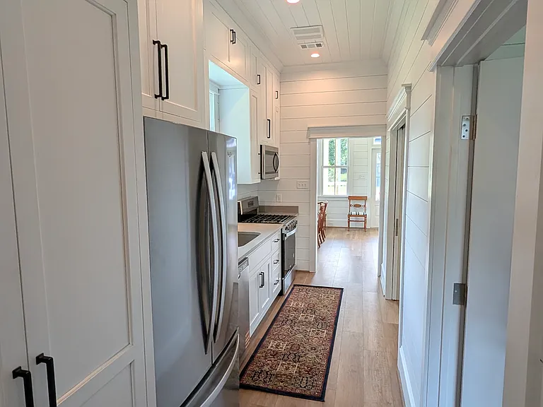 891 Elm St — Photo 17