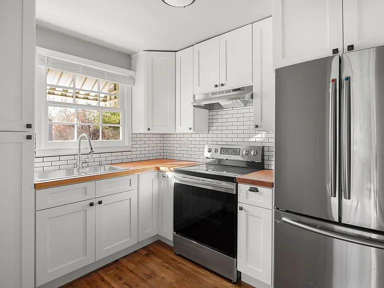30 Lorraine Ave — Photo 8