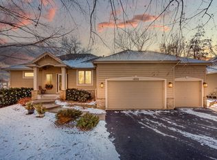 18233 Croixwood Ln, Eden Prairie, MN 55347