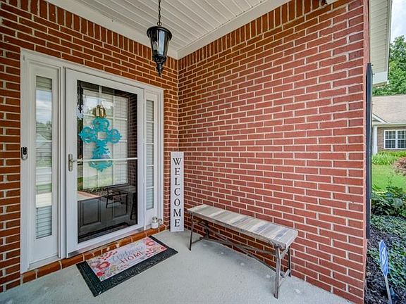3rd image of 116 Garden Lake Dr