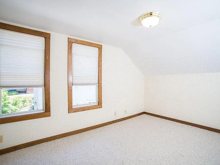 304 Skyles Pl — Photo 10