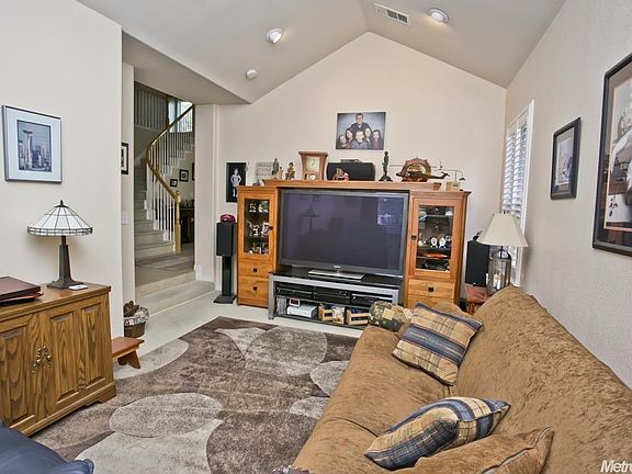 3rd image of 990 Eastlake Cir