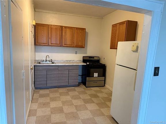 3rd image of 18605 Jamaica Ave
