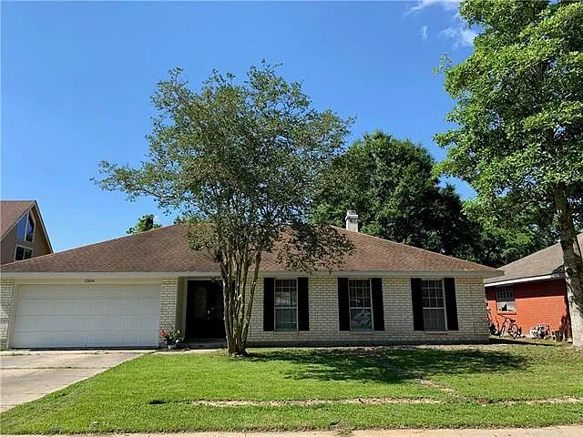 4 bed, 2.0 bath, 1995 sqft, $2,100 — Photo 1
