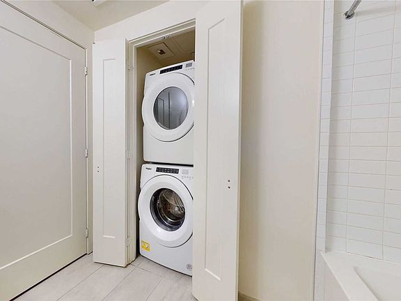 5th image of 330 Richmond St W #312