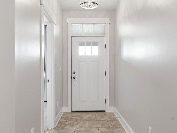 4th image of 648 Coral Ct