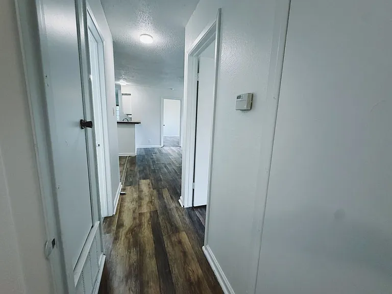 9906 Hundred Oaks Cir #B — Photo 13