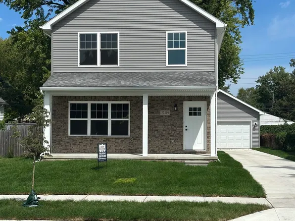 22319 Ridgeway St, Saint Clair Shores, MI 48080