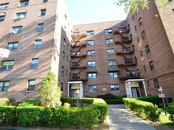 147-02 84th Dr Unit 5C, Jamaica, NY 11435