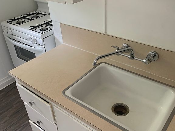 5th image of 202 Crestway Ter #5