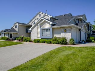 W240N2532 E Parkway Meadow Cir, Pewaukee, WI 53072