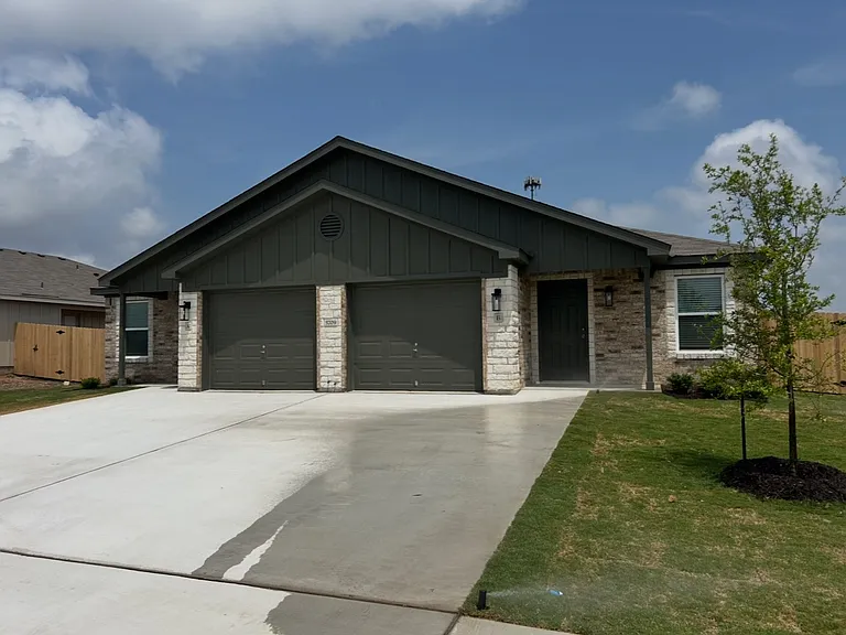5706 McGregor Ct — Photo 1
