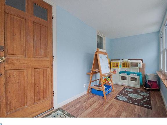 3rd image of 568 Bloomfield Ave