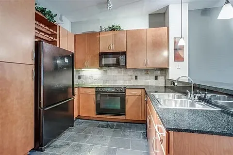 1901 Post Oak Blvd #2402 — Photo 3
