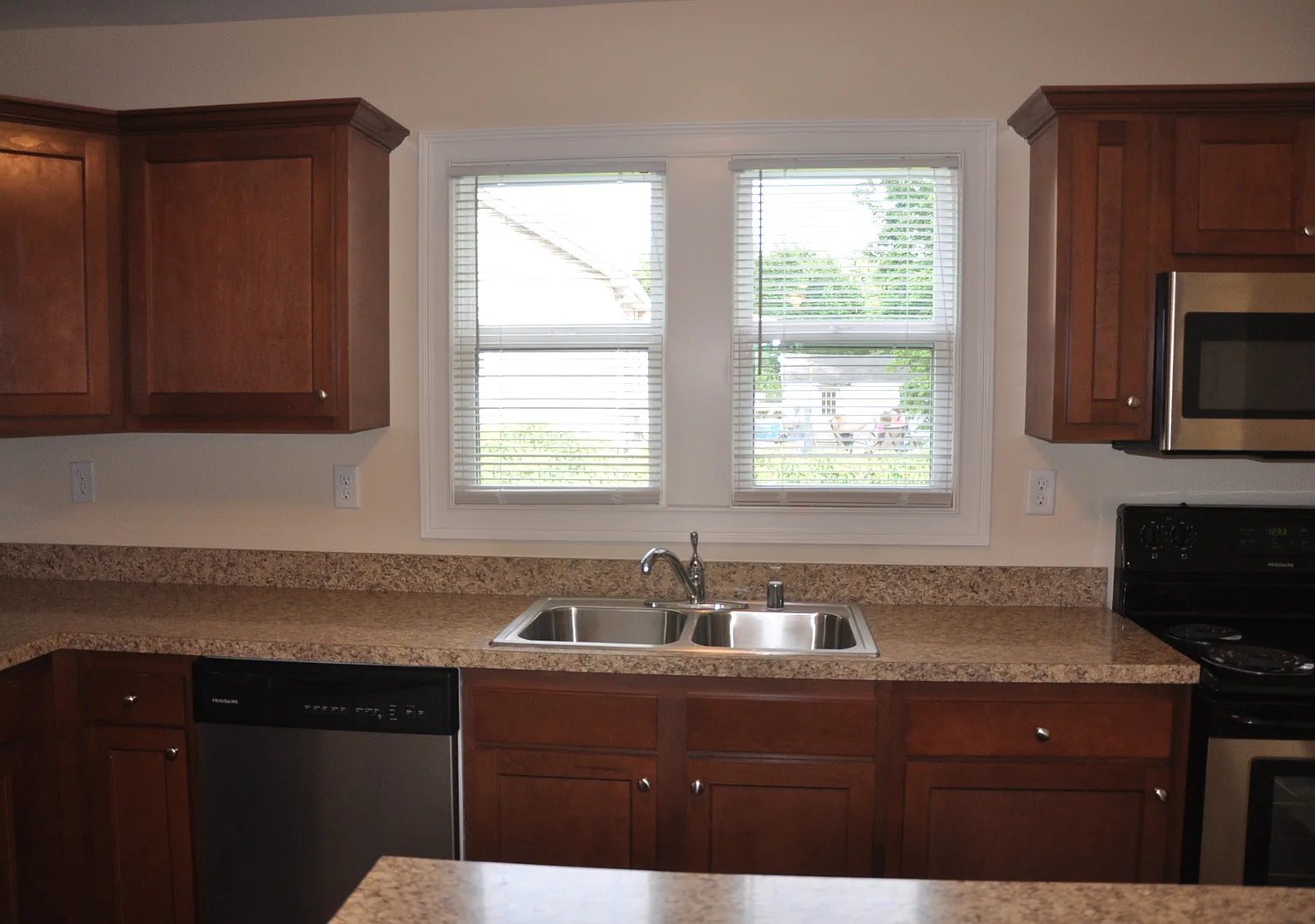 628 Addison Avenue - Real Quiet — Photo 3