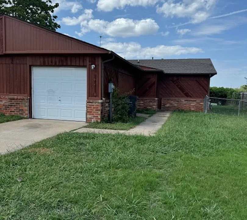 719 Acorn Dr