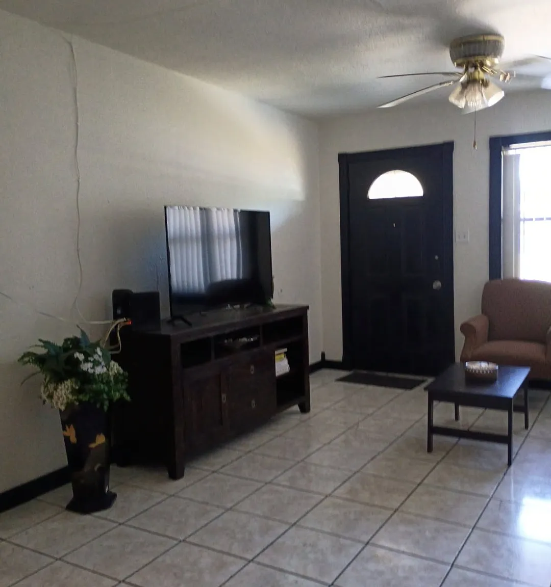 5 bed, 1200 sqft, $900 — Photo 2