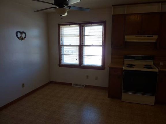 Eat-in-Kitchen