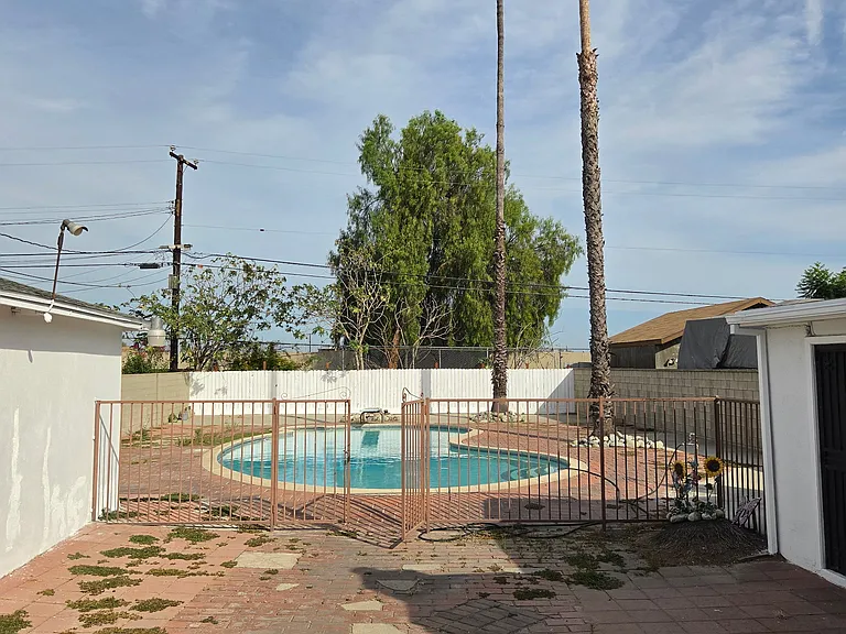 Entrance to the pool