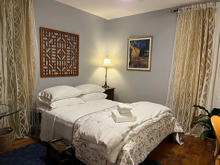 Second bedroom, comfy bed, soft sheets, comforter and quilt. Two windows for lots of light and a new, quiet ceiling fan.