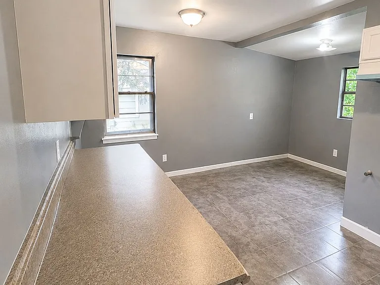 905 Pawnee Ave — Photo 8