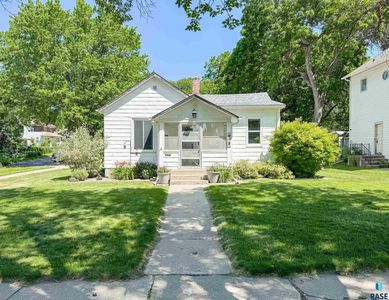 918 W 5th St, Sioux Falls, SD, 57104
