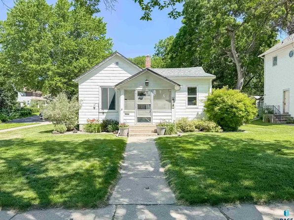 918 W 5th St, Sioux Falls, SD 57104