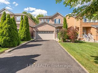 16 Oak Gardens Ct, Brampton, ON L6R 2Y6