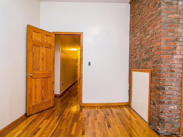 269 Melrose St #1R — Photo 4