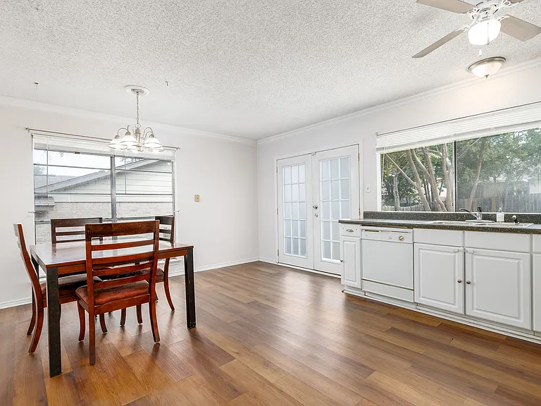 4471 Haymarket St — Photo 5