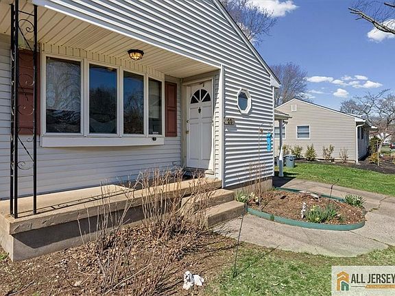 3rd image of 20 Running Brook Rd