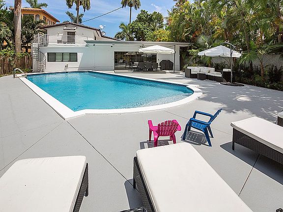 Huge 10 ft deep Pool
